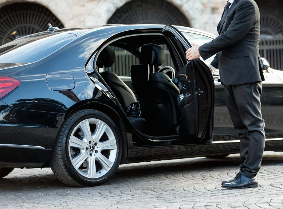Make Your Special Day Extra Special With a Chauffeur Service